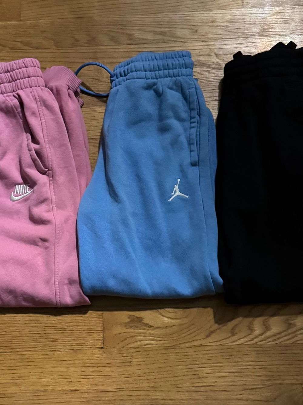 Nike & Jordan Boys' size Medium
Assorted Sweatpants - lot of 3 pairs - EUC